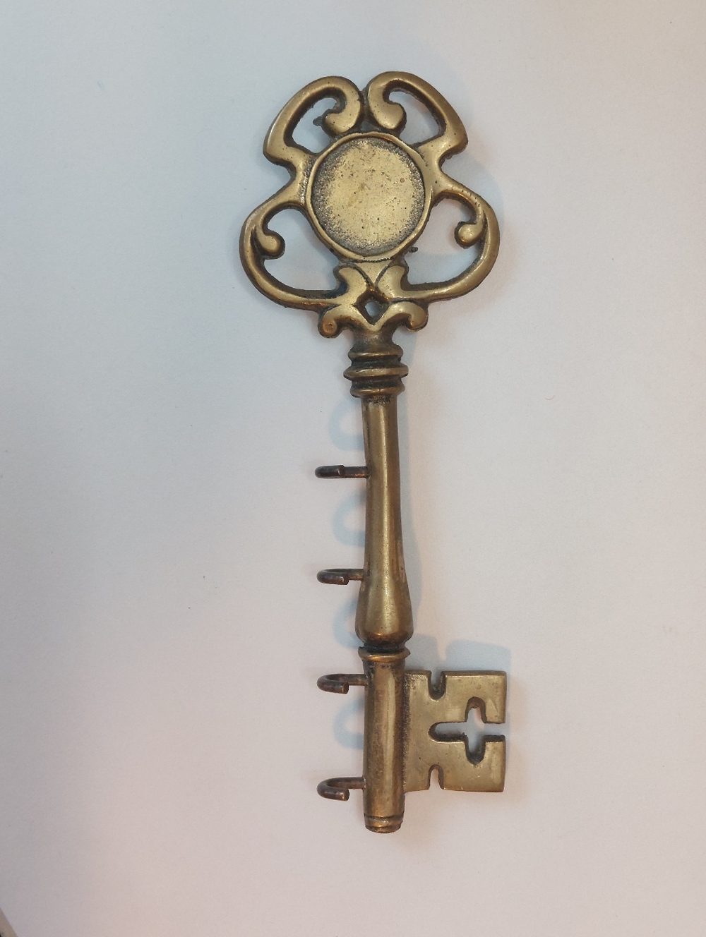 VTG brass Skeleton Key key holder hanger